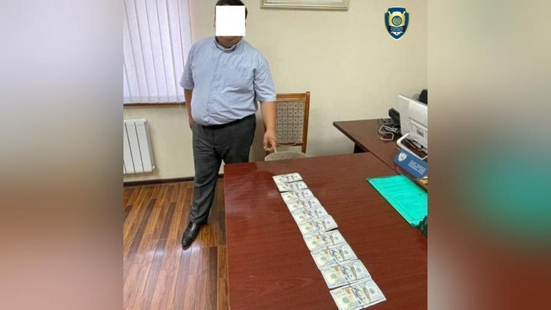 'Ohangaronlik fuqaro 2500  AQSh dollariga tanishiga uy olib berishini aytdi. Ammo bu firib bo`lib chiqdi'ning rasmi