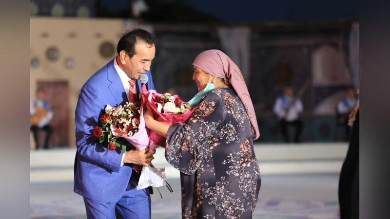 'Ozodbek Nazarbekov: O`zbek onasi deganda ko`z oldimga farg`onalik onalar keladi'ning rasmi