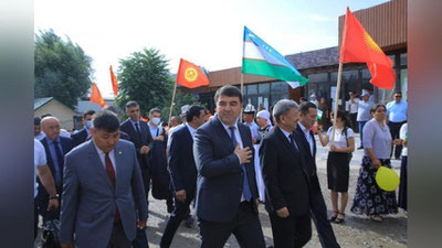 'Namangan viloyat hokimi rahbarligidagi delegasiya Qirg`izistonning Jalolobod viloyatiga yo`l oldi'ning rasmi
