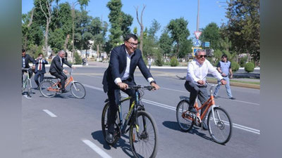 'Aziz Abduhakimov Tatariston prezidenti bilan velosayrga chiqdi (foto)'ning rasmi