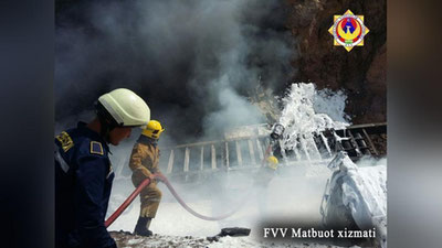 '"Qamchiq"da yuk mashinasi ag`darilib, yonib ketdi. Ichida qolgan ikki odam halok bo`ldi'ning rasmi