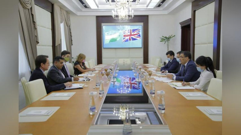 'Adliya vaziri Buyuk Britaniyaning Janubiy Osiyo ishlari va Hamdo`stlik masalalari bo`yicha davlat vaziri bilan uchrashdi'ning rasmi
