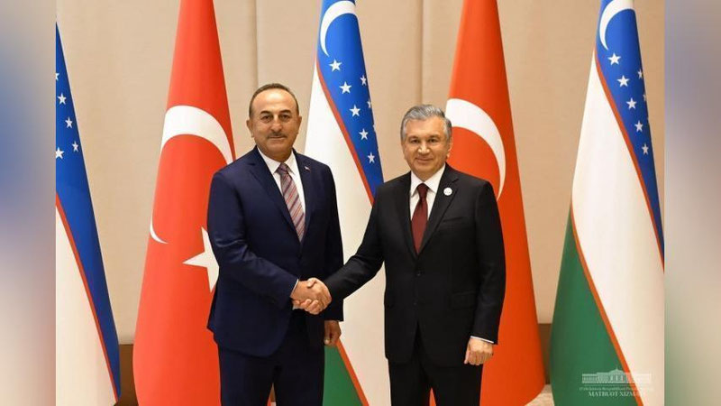 'O`zbekiston Prezidenti Turkiya delegasiyasi bilan uchrashuv o`tkazdi'ning rasmi