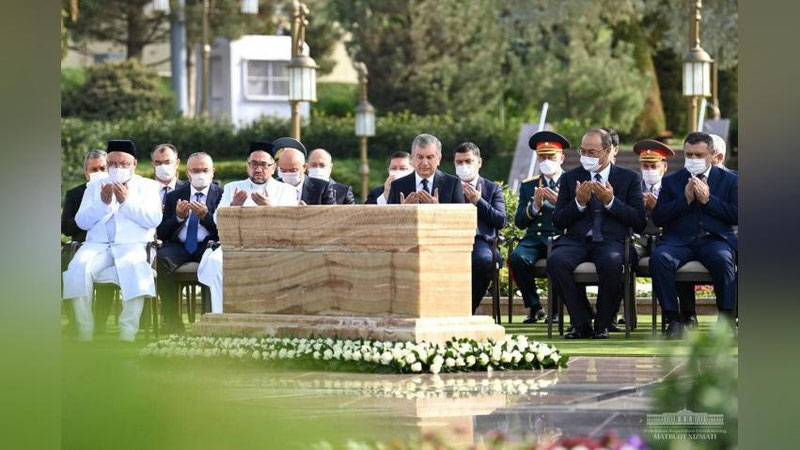 'Prezident bugun Shahidlar xotirasi xiyoboniga tashrif buyurdi'ning rasmi