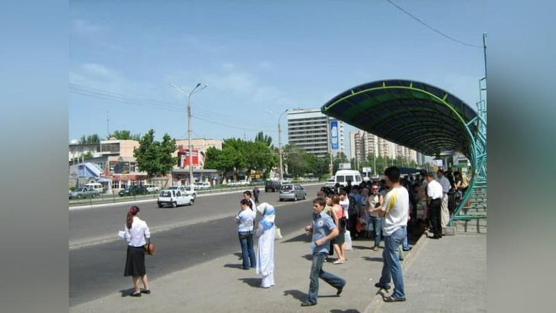 'Дўконларга айланган бекатлар: йўловчилар нимадан норози?'ning rasmi