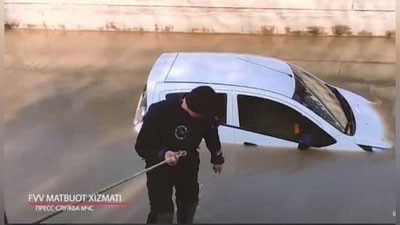 'Бухорода ҳайдовчиси қўл тормозини тортишни унутган автомобиль каналга тушиб кетди'ning rasmi