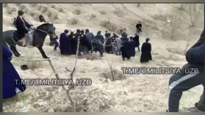 'Сурхондарёда одамлар ёғоч кўтариб оммавий муштлашувга чиқишди (видео)'ning rasmi