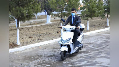 'Қувасойда ҳоким ёрдамчиларига электроскутерлар берилди'ning rasmi