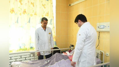 'Айиқ қафасидан олиб чиқилган қизалоқнинг саломатлиги 18 ёшга тўлгунига қадар нуфузли тиббиёт маркази назоратида бўлади — ССВ'ning rasmi