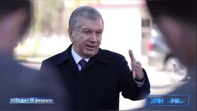 '"Яқинроқ келинглар. Сизларни ҳам қачондан бери кўрмадим" – Президент журналистларни ёнига чақирди'ning rasmi