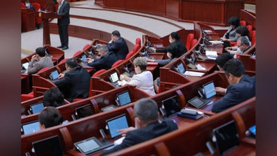 'Ўзбекистондан ташқарида ишлаётган фуқароларнинг ҳуқуқлари ва қонуний манфаатларини ҳимоя қилиш учун янги Қонун лойиҳаси қабул қилинди'ning rasmi