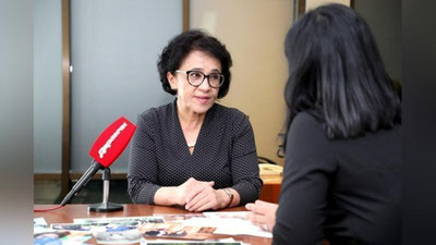 '"Амаки, қаранг, бизни киритишмаяпти". Чироқ устасининг Президентга айтган бир оғиз гапи билан катта саҳнага кирган Севара Турсунова (видео)'ning rasmi