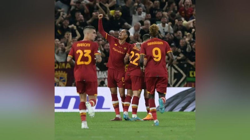 'Shomurodov "Roma" safida Konferensiyalar ligasi g`olibiga aylandi'ning rasmi