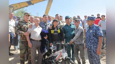 '"8-sinf o`quvchisi qahramonlik qildi..." Qashqadaryoda artezian quduqdan qutqarib olingan 6 yoshli bola voqeasi bo`yicha qo`shimcha ma`lumot berildi'ning rasmi