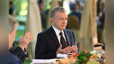 Изрображение 'Президент почтил память жертв репрессий в аллее "Шахидлар хотираси"'