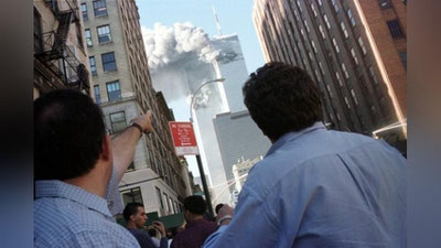 '2001 yil 11 sentyabr, AQSh: 3 mingga yaqin kishining o`limiga sabab bo`lgan dunyodagi eng katta terakt suratlarda'ning rasmi