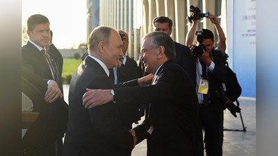 'Ayni daqiqalarda Shavkat Mirziyoev Putin bilan muzokara o`tkazmoqda'ning rasmi
