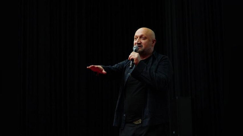 'Гоша Кутсенко ўзбек тилини ўрганишни бошлашга ваъда берди'ning rasmi