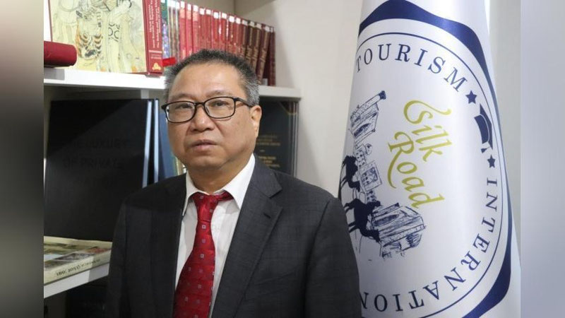 'Xitoylik professor "Ipak yo`li" xalqaro turizm va madaniy meros universitetiga prorektor etib tayinlandi'ning rasmi