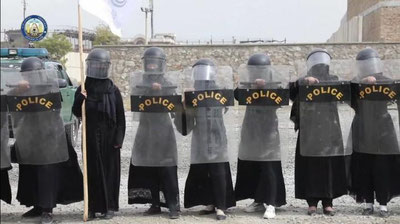 Изрображение 'Талибы для разгона протестов создали специальное женское подразделение МВД'