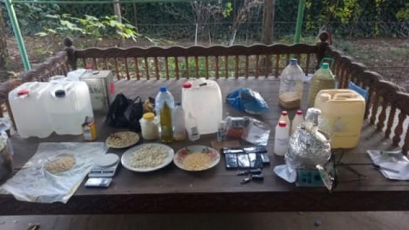 '⚡️ Toshkent viloyatida narkolaboratoriya fosh etildi (video)'ning rasmi