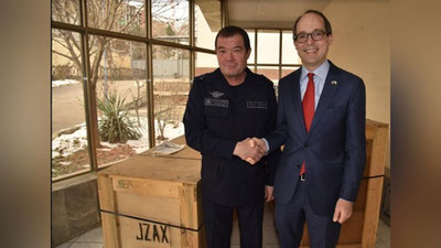 Изрображение 'Посольство США передало Центру сейсмопрогностического мониторинга 1 тонну оборудования'