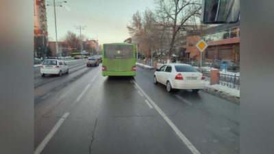 'Toshkentdagi maxsus avtobus yo`laklarida mashinalar qoldirib ketilmoqda'ning rasmi