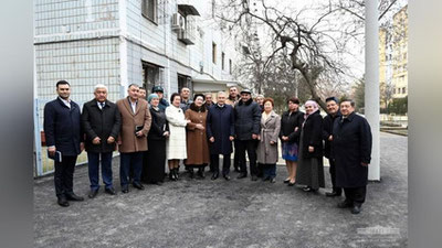 Изрображение 'Президент посетил махаллю в Сергели и побеседовал с местными жителями (фото)'