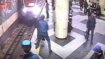 'Toshkent metrosida erkak o`zini poezd tagiga tashlamoqchi bo`ldi'ning rasmi