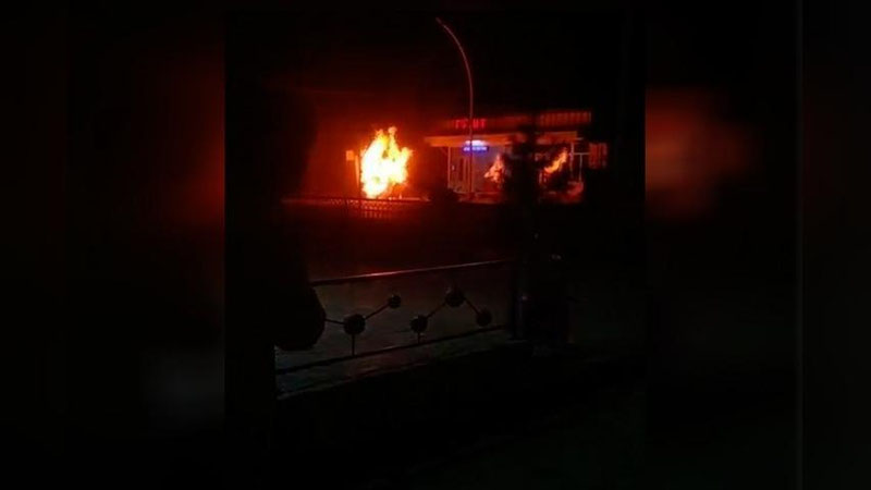 'Андижонда ҳаракатланиб кетаётган "Matiz" ёниб кетди (видео)'ning rasmi