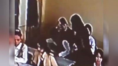 '"O`qituvchini nazar-pisand qilmay telefon o`ynab o`tirishgan". Toshkentda kaltaklangan 8-sinf o`quvchilari bo`yicha tafsilotlar ma`lum qilindi'ning rasmi