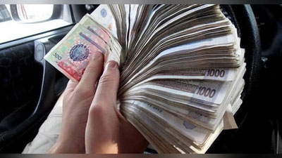 'Navoiyda mast holatda mashina haydab kelayotgan qoraqalpog`istonlik yigit YPX xodimiga 4 million so`m "qistirmoqchi" bo`ldi'ning rasmi