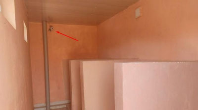 Изрображение 'Зачем в уборной школы в Самаркандской области установили видеокамеру?'