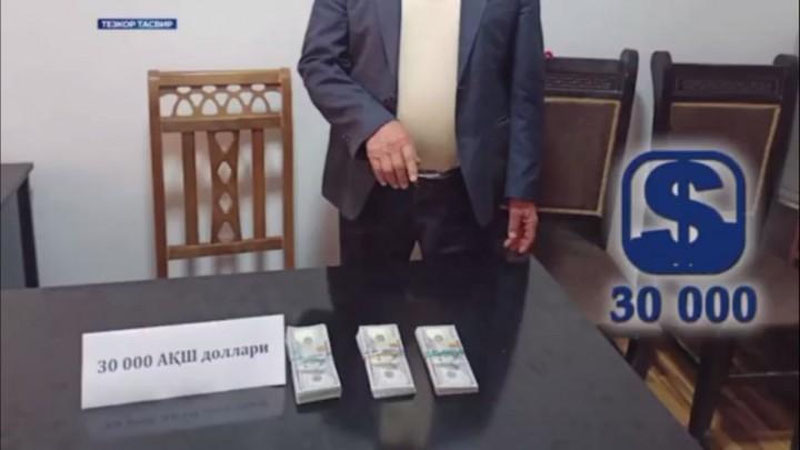 'Qarshida 70 yoshli erkak o`g`lining nomidagi korxona erini 100 ming AQSh dollariga sotayotganida qo`lga olindi (video)'ning rasmi