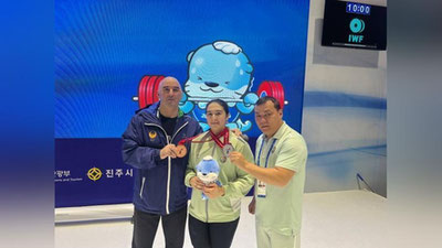 Изрображение 'Ригина Адашбаева завоевала бронзу на чемпионате Азии по тяжелой атлетике'