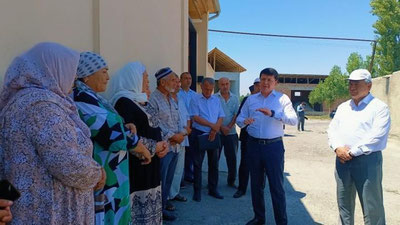 Изрображение 'Республиканской группой изучаются обращения жителей Ферганской области'