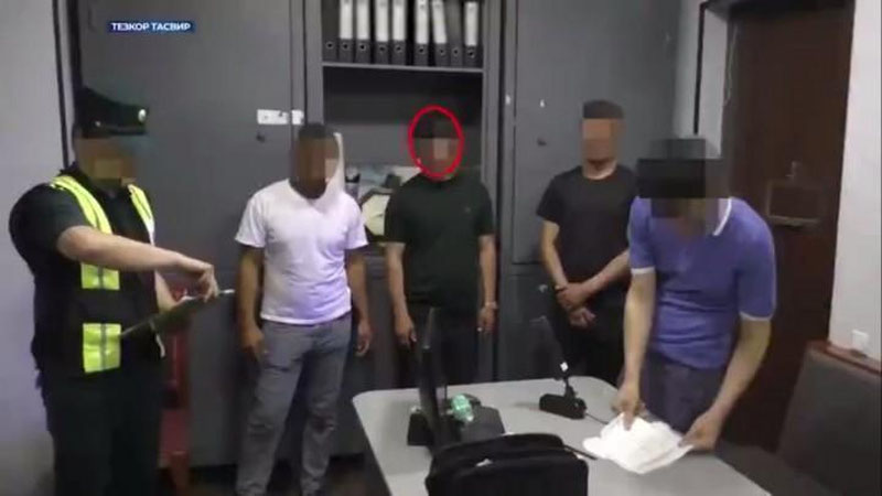 'DXX Toshkent va yana uch viloyatda fuqarolarni AQSh, Kanada va Polshaga yuborish bilan shug`ullanayotganlarni qo`lga oldi (video)'ning rasmi
