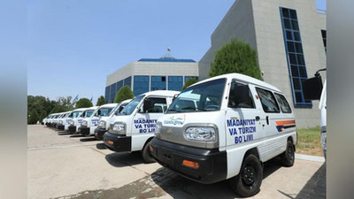 Изрображение 'Районным управлениям культуры и туризма передали 32 автомобиля "Дамас"'