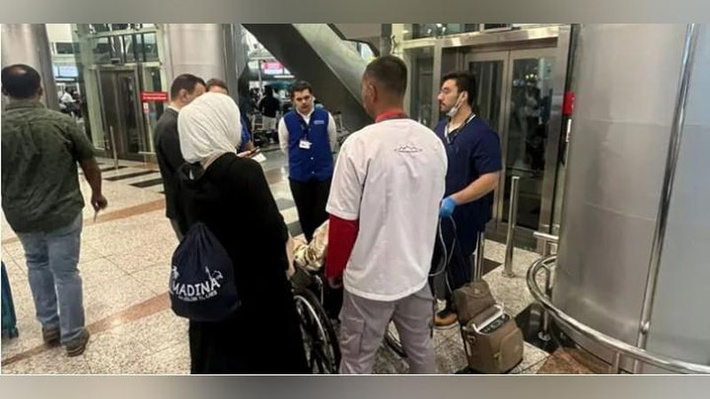 'Умра зиёратига йўл олган кекса ўзбек зиёратчиларининг "Шаржа" аэропортида соғлиги оғирлашиб қолди'ning rasmi