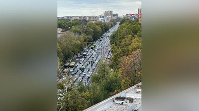 Изрображение 'Президент поручил найти решение проблемы пробок в Ташкенте'