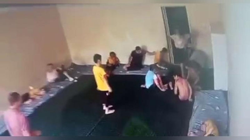 'Qo`rg`ontepa tumanidagi muruvvat uyida himoyaga muhtoj bolalar kaltaklandi (video)'ning rasmi