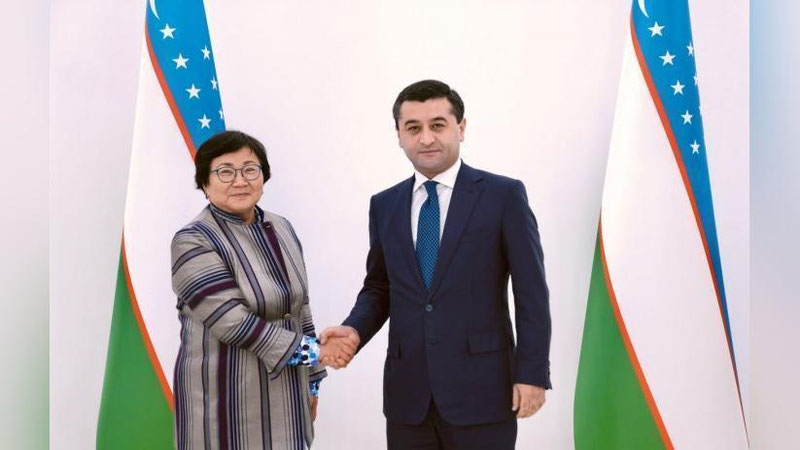 'O`zbekiston Tashqi ishlar vaziri Roza Otunbaeva bilan uchrashdi'ning rasmi