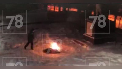 'Rossiyada o`zbekistonlik o`smirlar “Mangu olov”ni qor bilan o`chirishdi (video)'ning rasmi