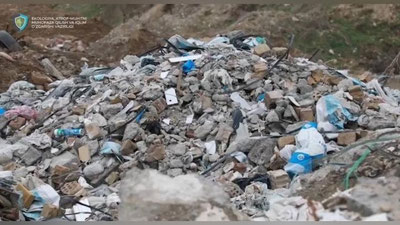 Изрображение 'Под Ташкентом гражданин устроил плотину из строительного мусора на реке Чирчик'