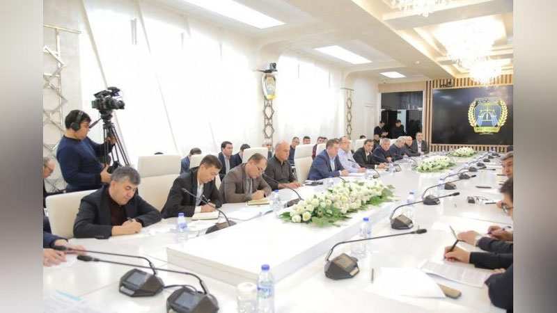 'Adliya vaziri  tadbirkorlar bilan ochiq muloqot o`tkazdi'ning rasmi