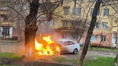 'Toshkentda to`xtab turgan "Lacetti" yonib ketdi'ning rasmi