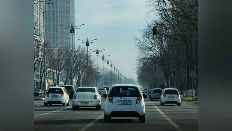 'Ma`lumotlar har soat yangilanadi va so`nggi etti kun uchun AQI konsentrasiyasining soatlik xulosasi mavjud'ning rasmi
