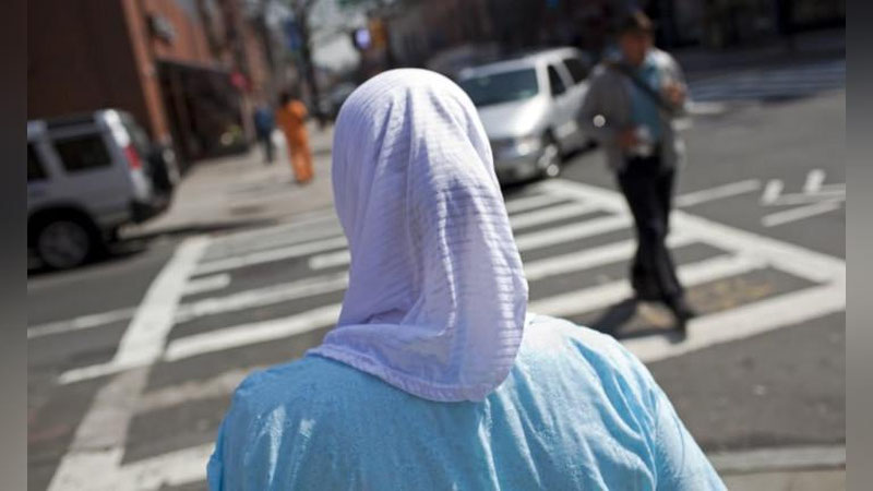 'Nyu-Yorkda ayollarga hijobni echishga majburlagan polisiyasi xodimlariga chora ko`rildi'ning rasmi