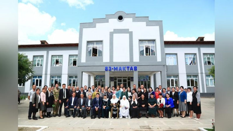 'Yakkabog`lik sobiq bitiruvchilar o`zlari o`qigan maktabni ta`mirlab berdi'ning rasmi