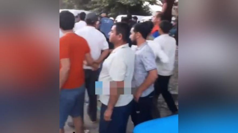 'Surxondaryoda IIO xodimlarini toshbo`ron qilgan 13 nafar yigit qamaldi (video)'ning rasmi